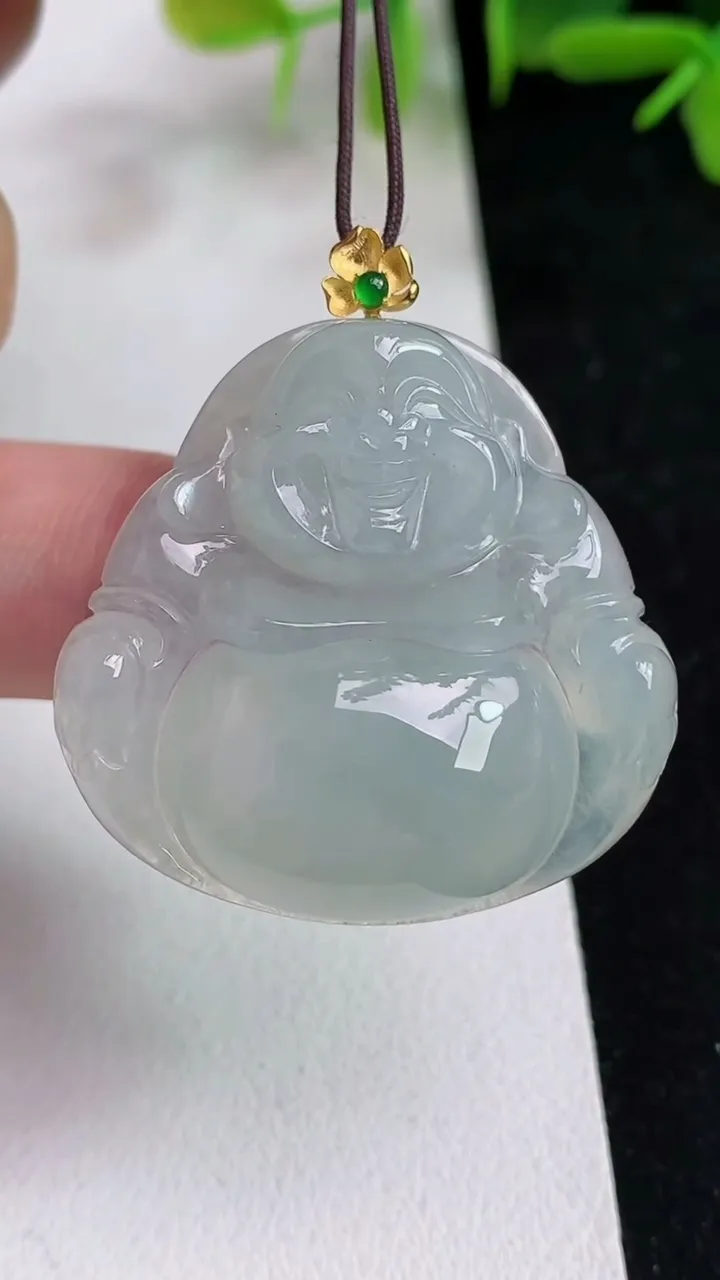 天然A货翡翠白冰佛公吊坠，尺寸31-32.3-7.7，重量:12.54g
5月14日