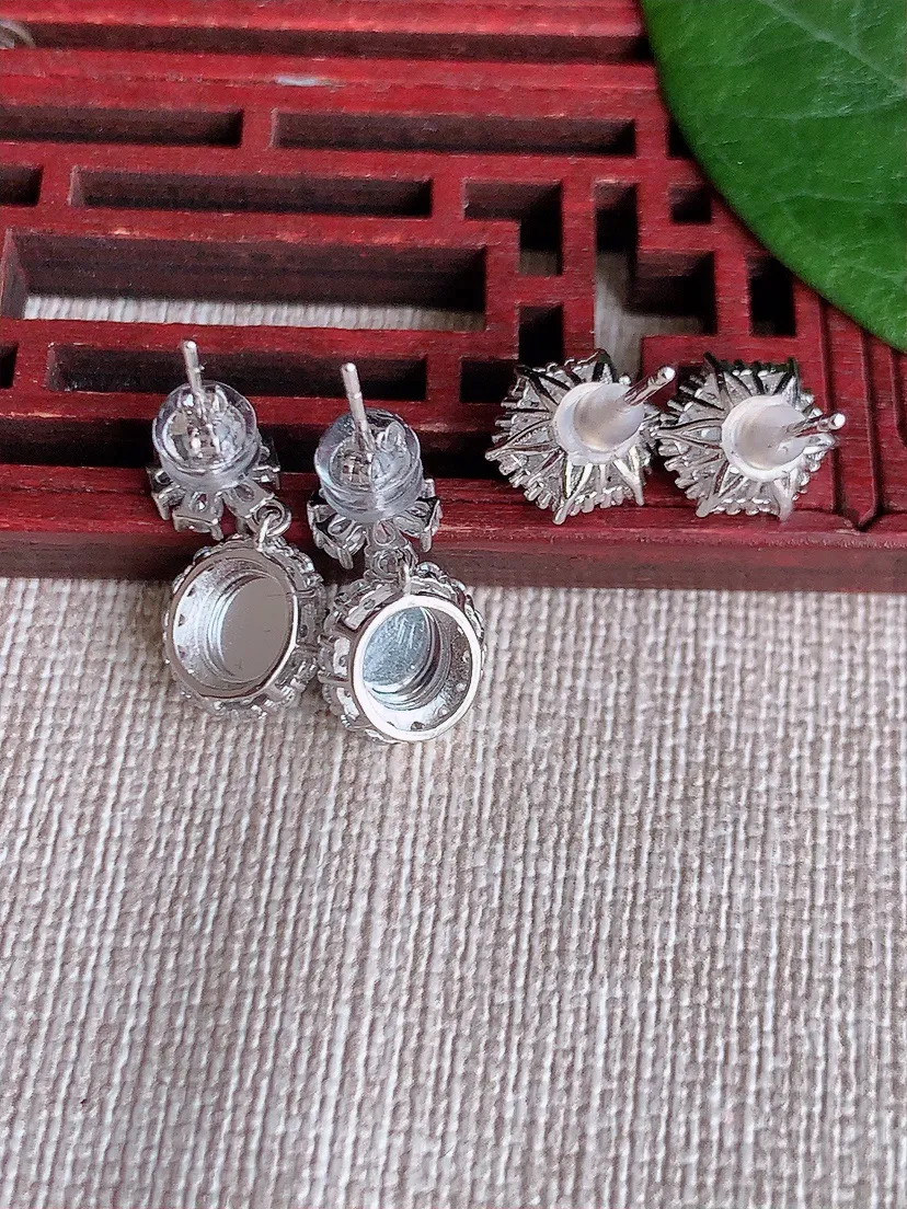 天然A货翡翠925银镶嵌满绿蛋面耳钉一对 尺寸6.2×5mm 重量1.69g 0513