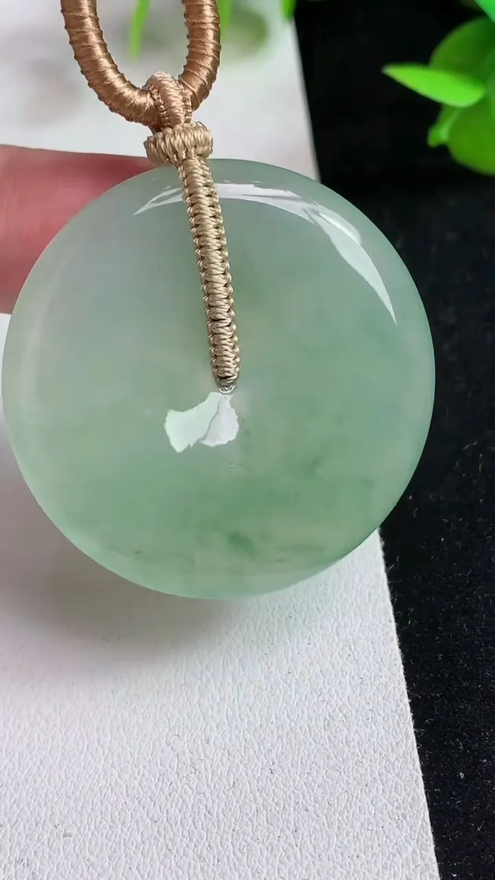 天然A货翡翠平安扣吊坠，尺寸38-5.5，重量:23.39g
5月14日