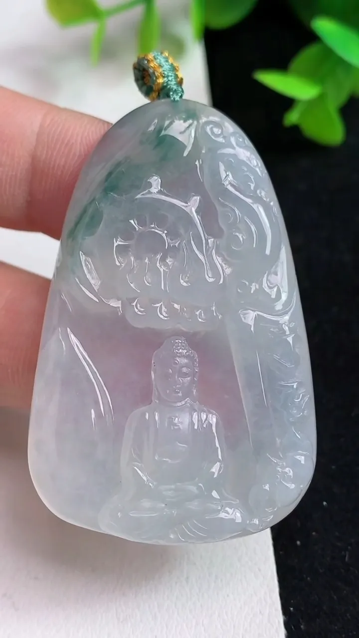 天然A货翡翠飘花大日如来吊坠，尺寸52.6-34.2-5.4，重量:23.08g
5月14日