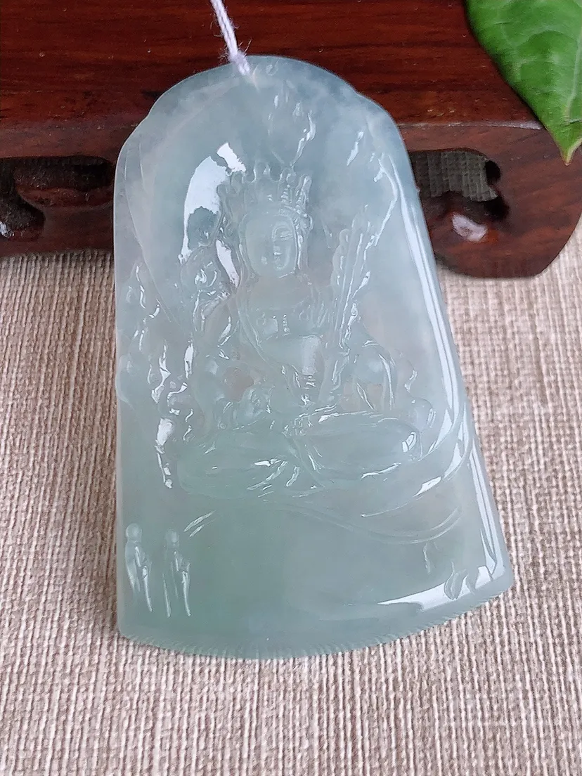 天然A货翡翠晴水虚空藏菩萨吊坠尺寸66.5×40×5.4m量28.80g 0511