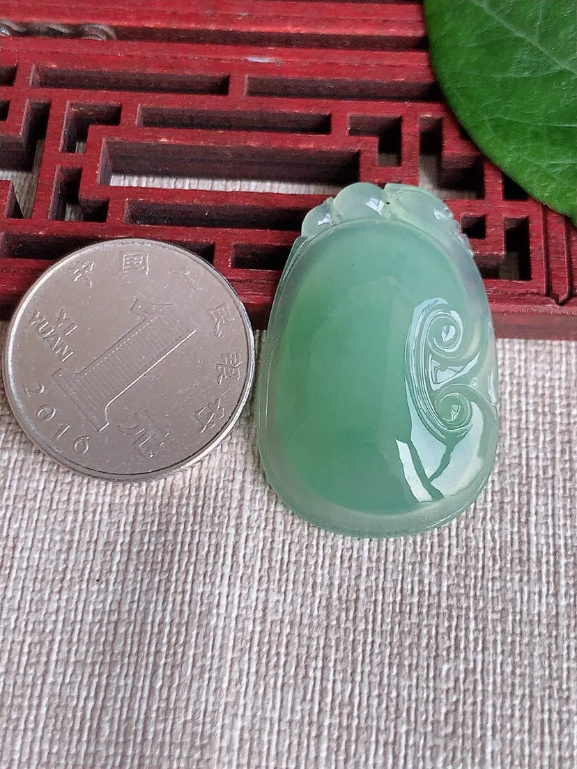 天然A货翡翠晴底如意吊坠尺寸36.2×23.6×6.5m量8.87g 0513