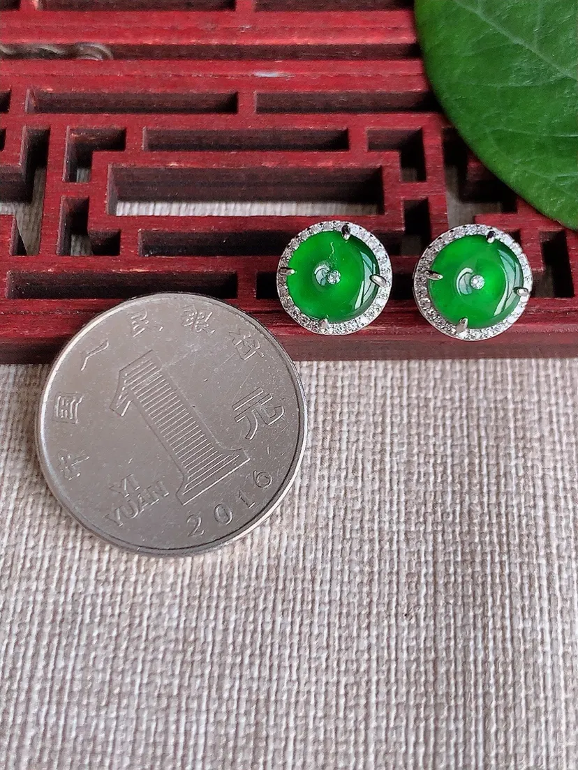天然A货翡翠925银镶嵌满绿平安扣耳钉 尺寸8mm 重量2.06g 0513