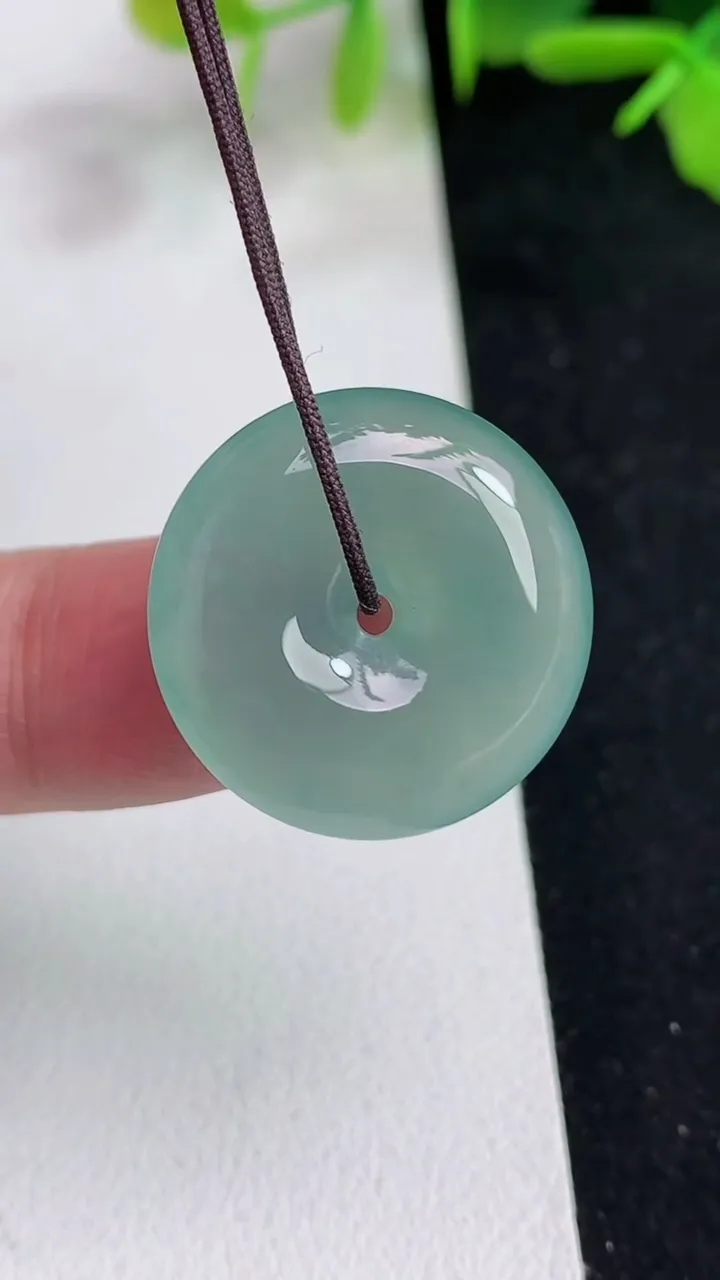 天然A货翡翠平安扣吊坠，尺寸22.2-5.8，重量:5.90g
5月14日
