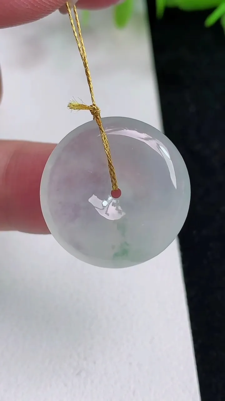 天然A货翡翠白冰平安扣吊坠，尺寸21.8-4.2，重量:4.87g
5月14日