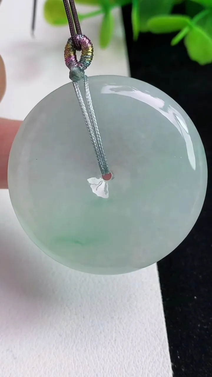 天然A货翡翠平安扣吊坠，尺寸38.5-5.5，重量:19.47g
5月14日