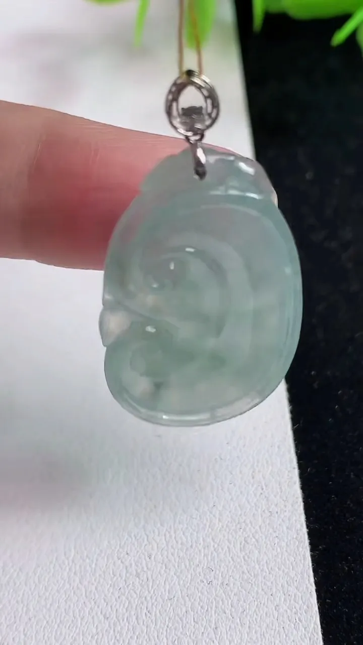 天然A货翡翠如意吊坠，尺寸34-20.2-5.2，重量:7.52g
5月14日