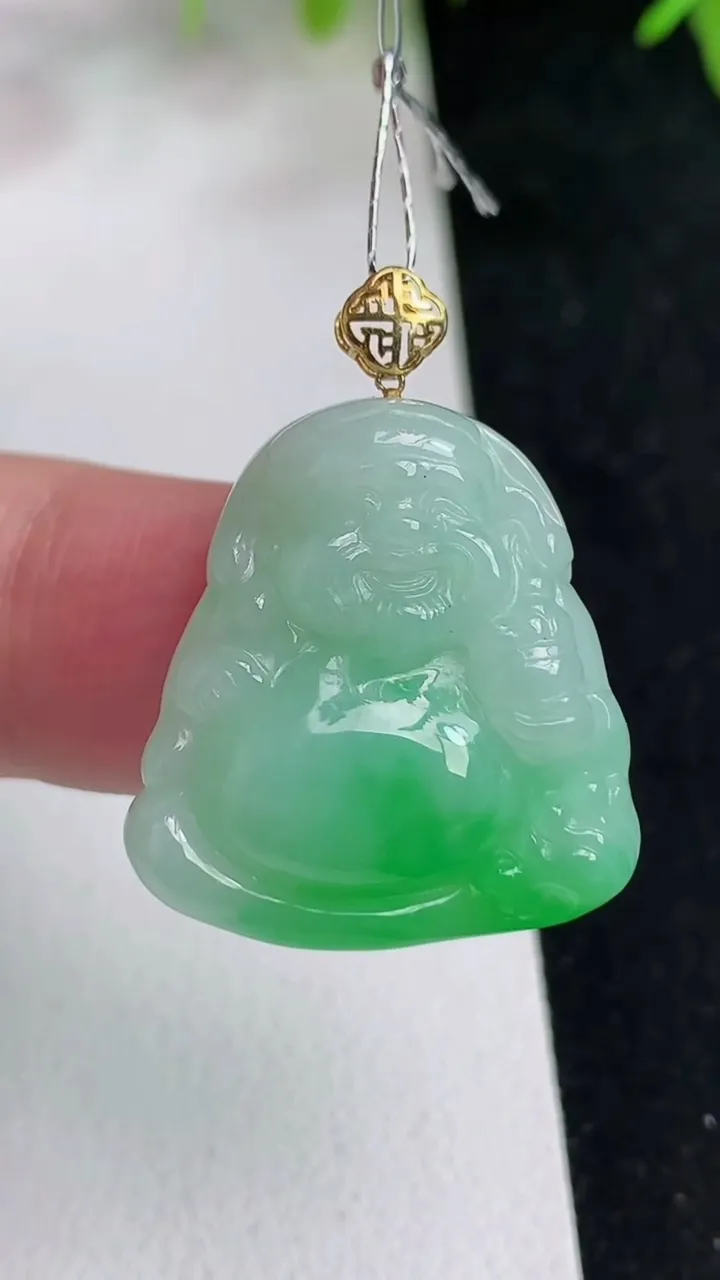 天然A货翡翠财神爷吊坠，尺寸22.7-21.5-5.7，重量:5.90g
5月14日