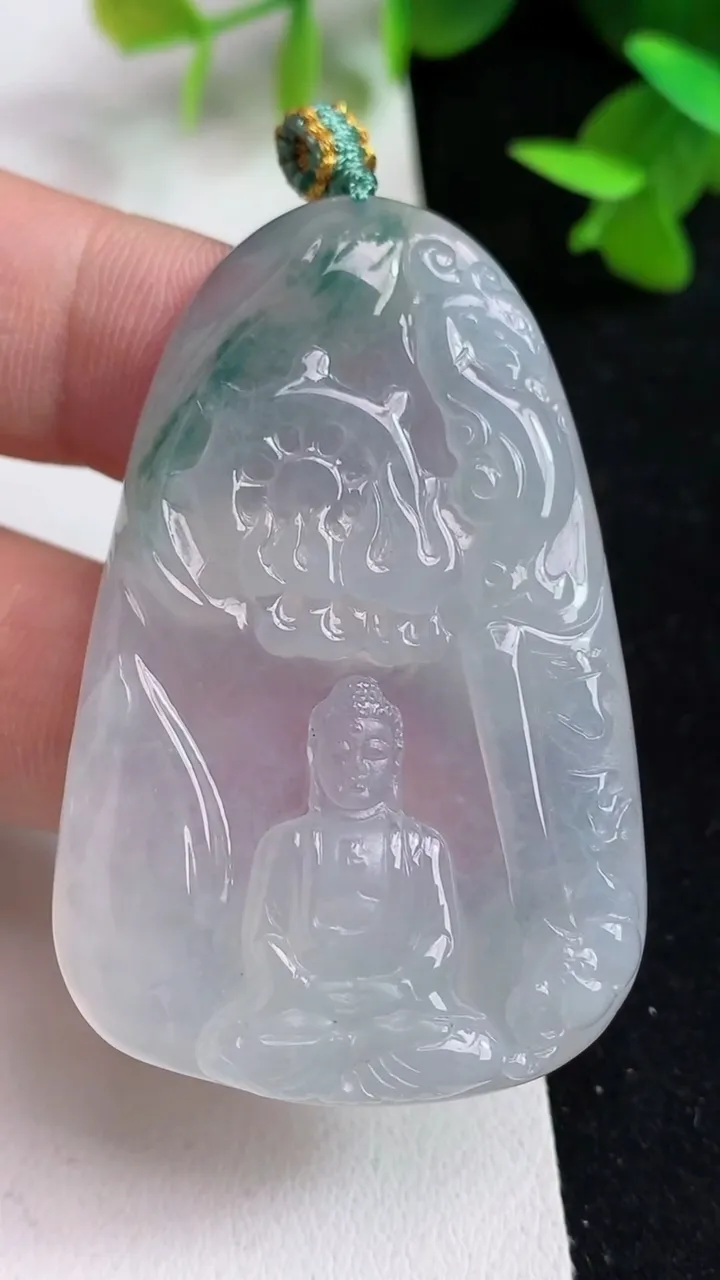 天然A货翡翠飘花大日如来吊坠，尺寸52.6-34.2-5.4，重量:23.08g
5月14日
