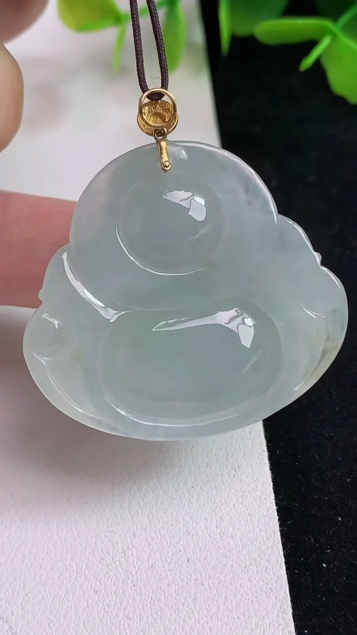 天然A货翡翠白冰佛公吊坠，尺寸35-39-9.7，重量:20.96g
5月14日