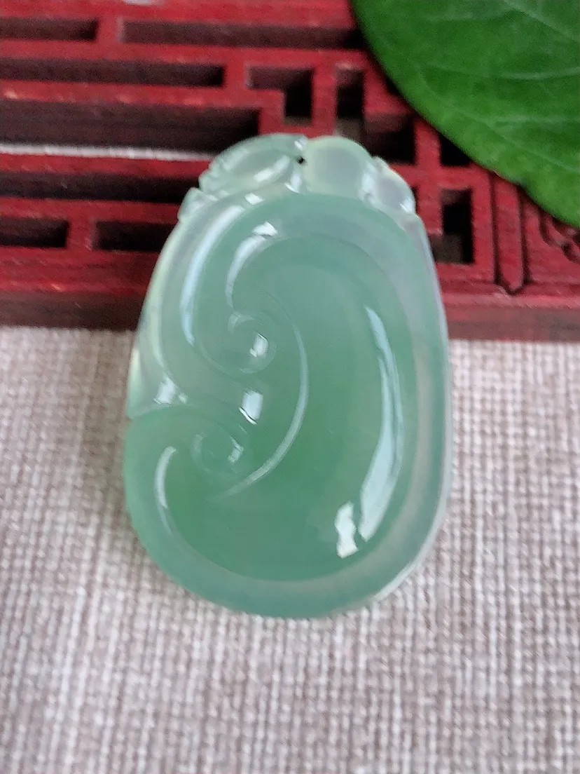 天然A货翡翠晴底如意吊坠尺寸36.2×23.6×6.5m量8.87g 0513