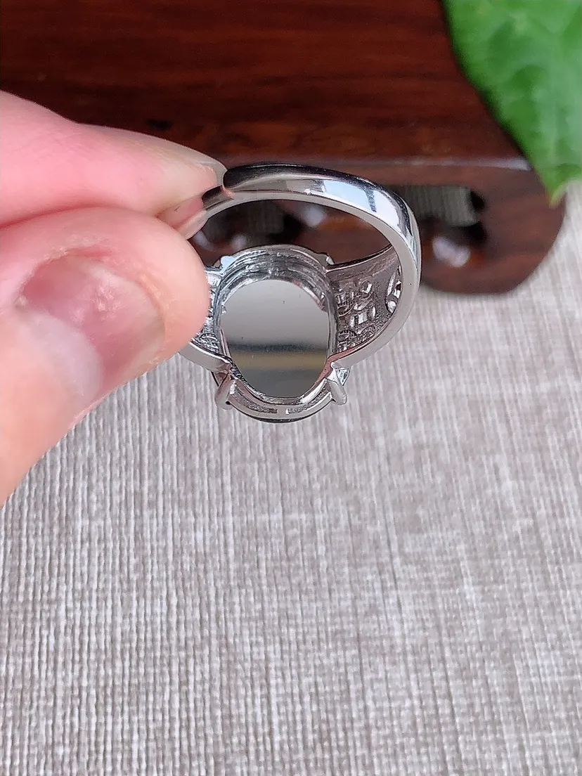 天然A货翡翠925银镶嵌满绿蛋面戒指 圈口可调节 尺寸16×12.6mm 重量4.14g 0513