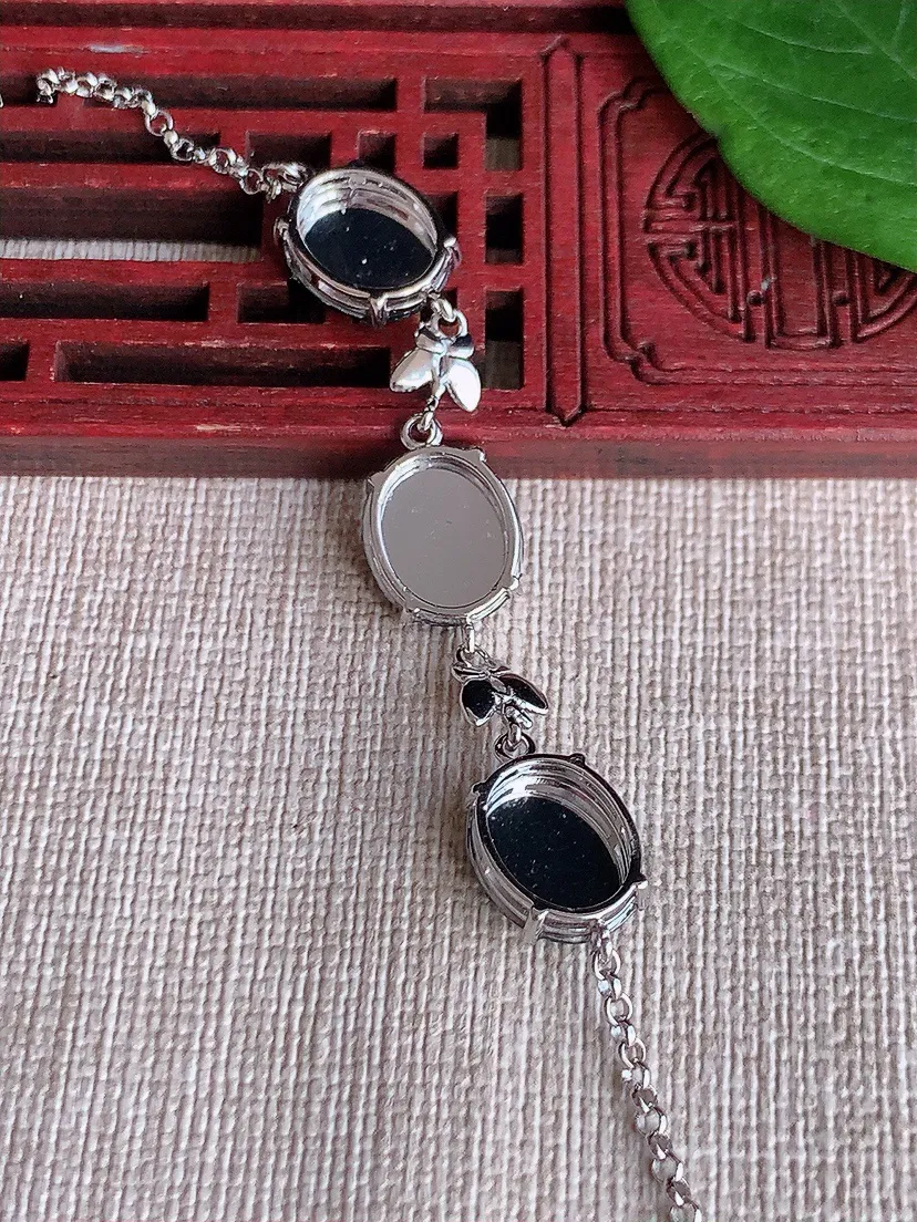 天然A货翡翠冰种925银镶嵌满绿蛋面手链 尺寸11.2×10×4.7mm 重量4.74g 0513