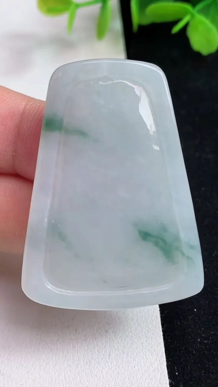 天然A货翡翠飘花普贤菩萨吊坠，尺寸47-34.5-6，重量:19.85g
5月14日