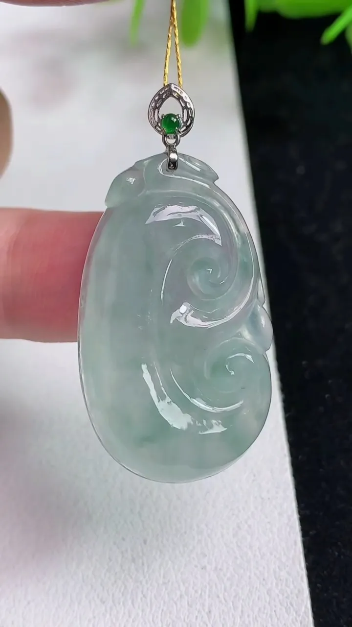 天然A货翡翠如意吊坠，尺寸34-20.2-5.2，重量:7.52g
5月14日