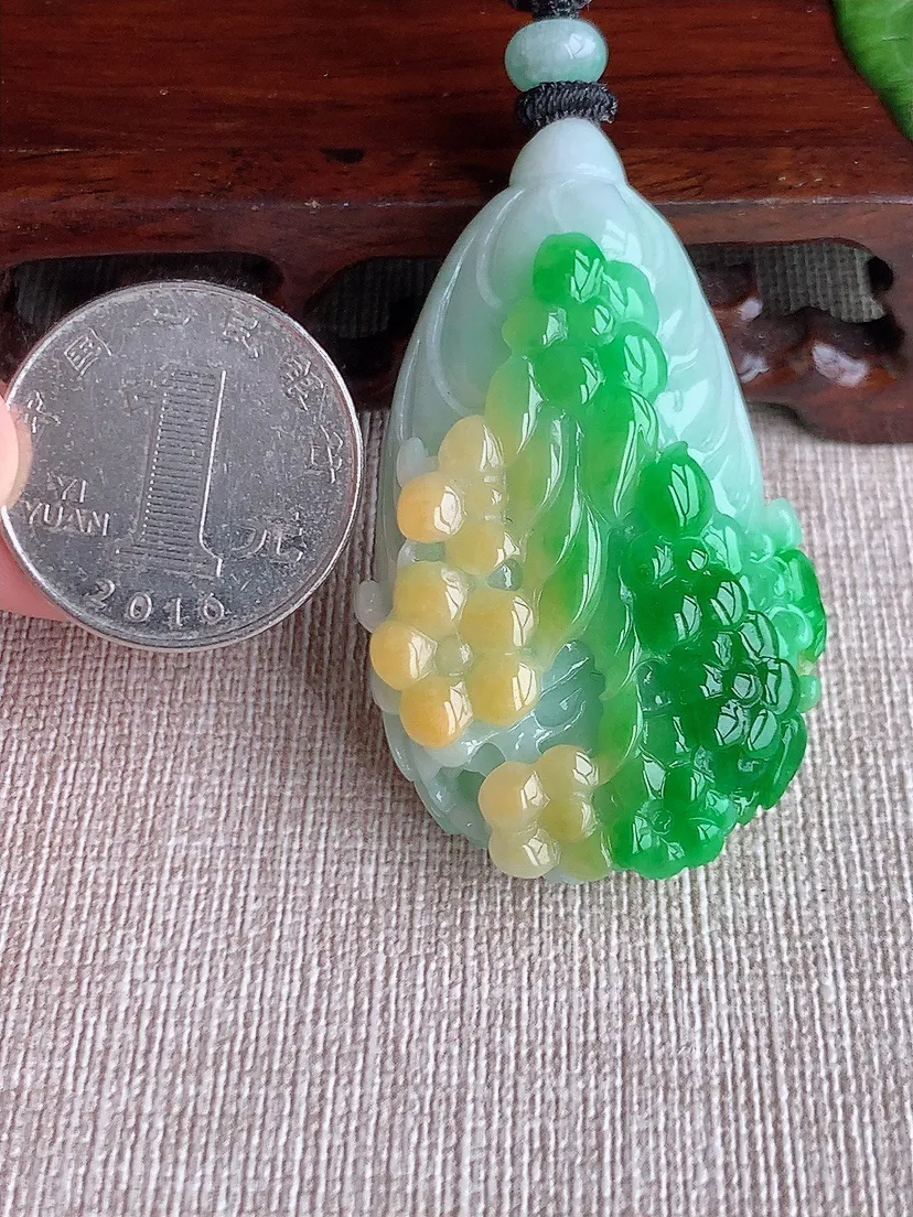 天然A货翡翠冰润黄加绿双彩白菜吊坠 尺寸50.6×31×15.7m量39.30g 0511
