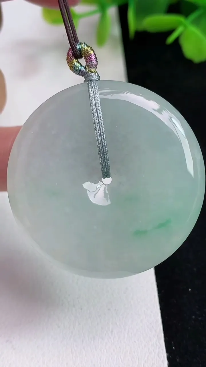 天然A货翡翠平安扣吊坠，尺寸38.5-5.5，重量:19.47g
5月14日