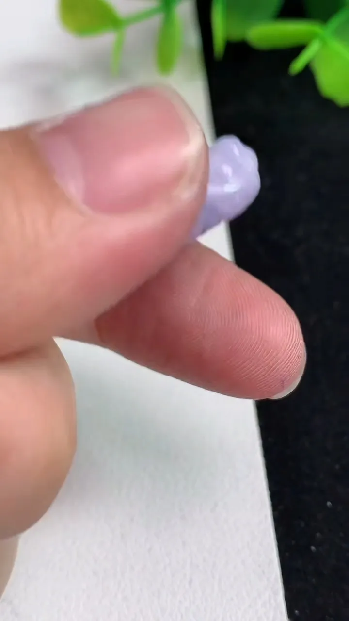 天然A货翡翠紫罗兰灵猴献瑞 福瓜吊坠，尺寸45.5-19.5-12，重量:19.29g
5月14日