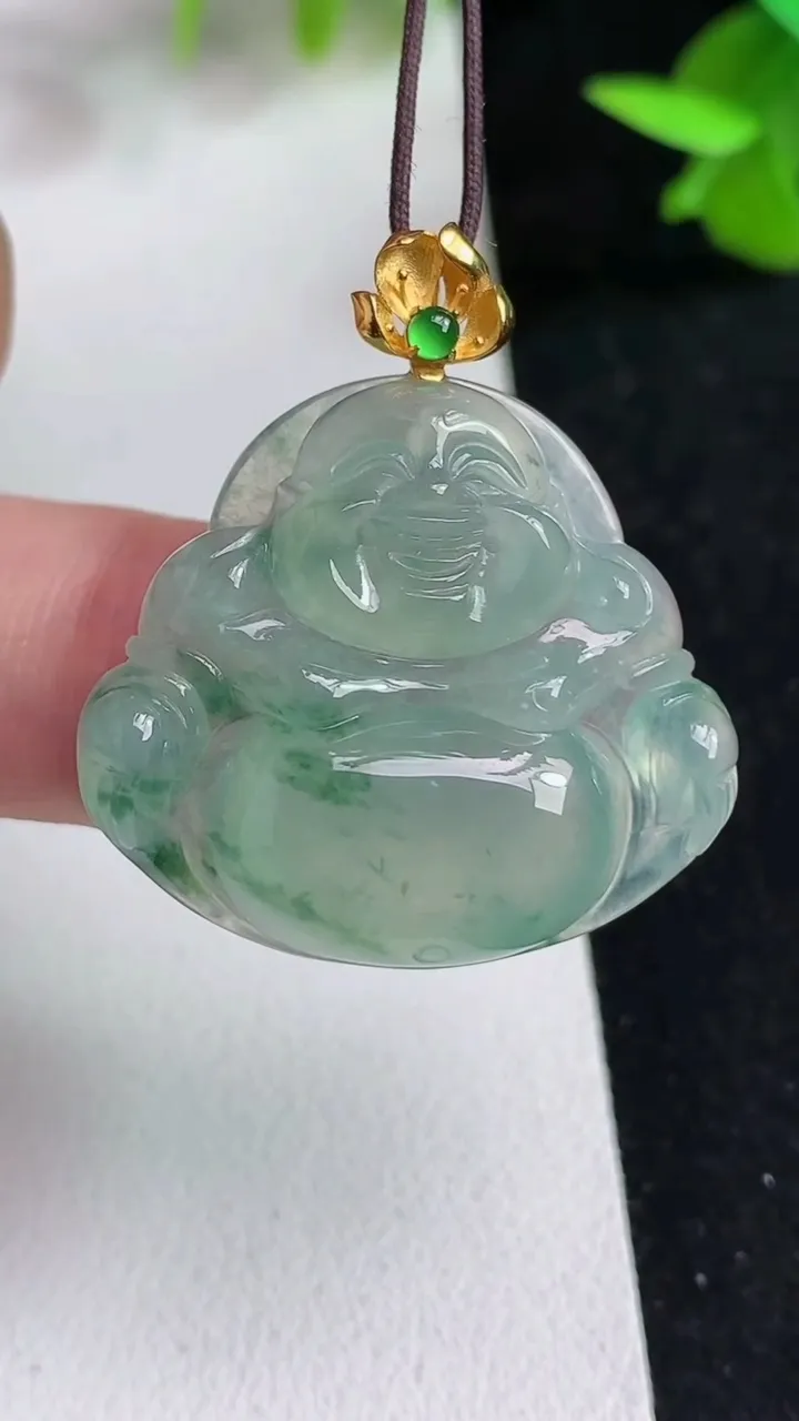 天然A货翡翠飘花佛公吊坠，尺寸25.5-29-6.2，重量:6.90g
5月14日