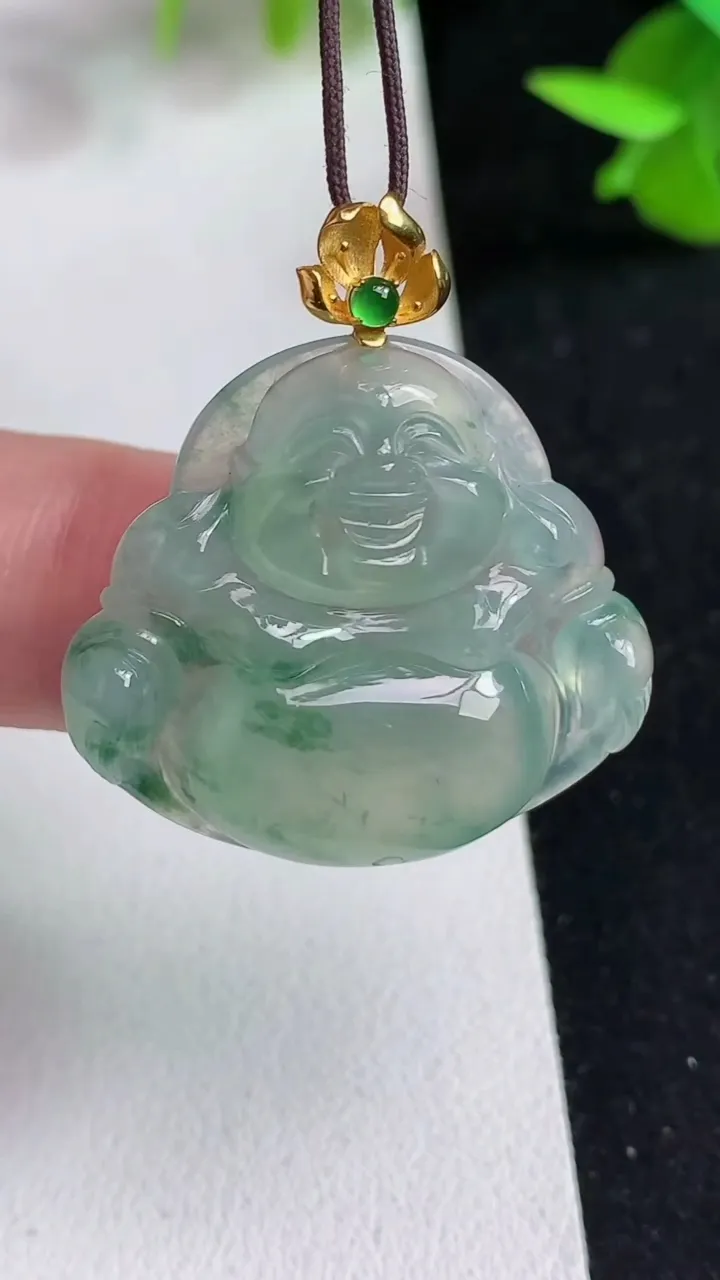 天然A货翡翠飘花佛公吊坠，尺寸25.5-29-6.2，重量:6.90g
5月14日