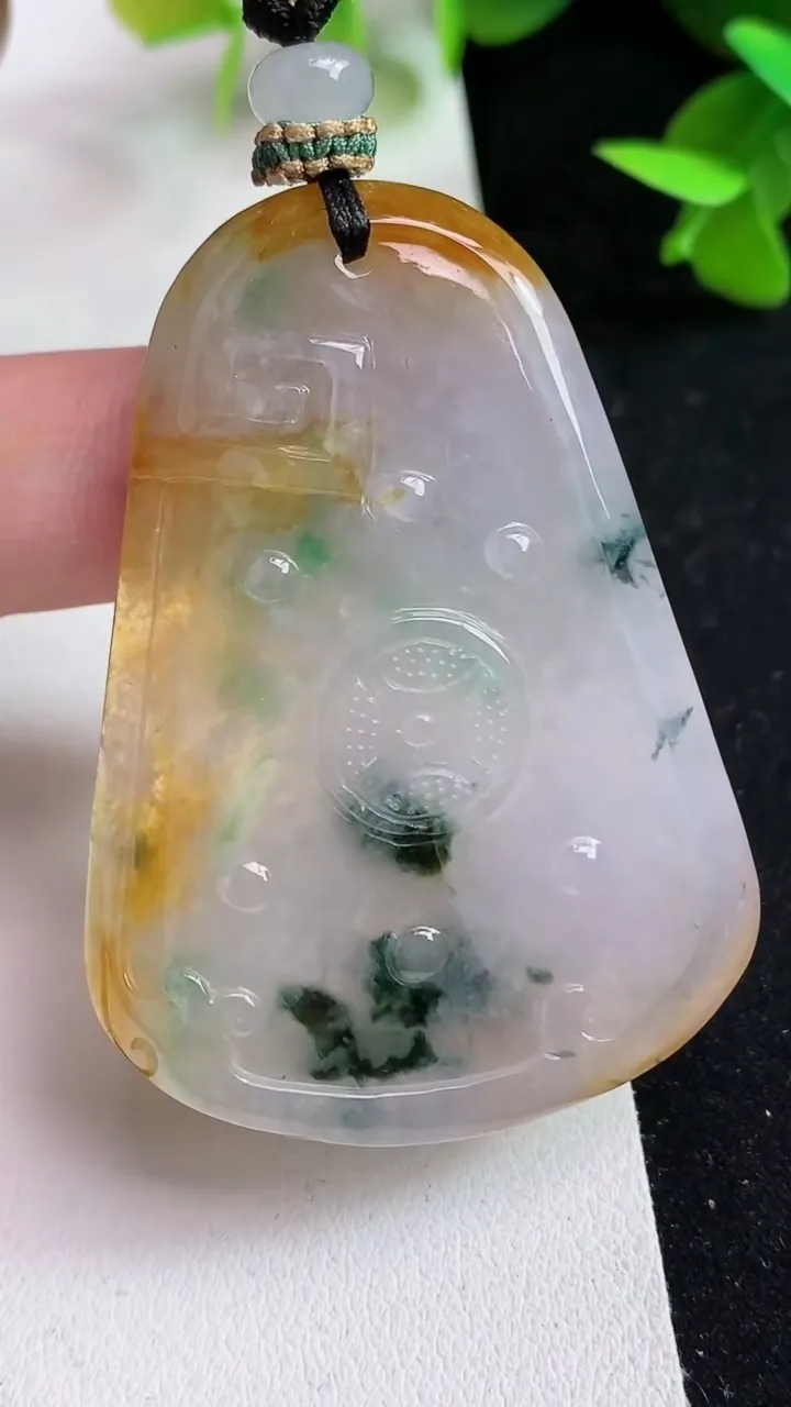 天然A货翡翠双彩龙牌吊坠，尺寸51.7-37.5-7.8，重量:31.25g
5月14日