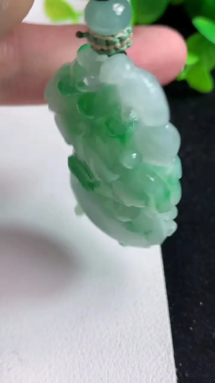 天然A货翡翠葫芦吊坠，尺寸52-33-12.6，重量:36.02g
5月14日
