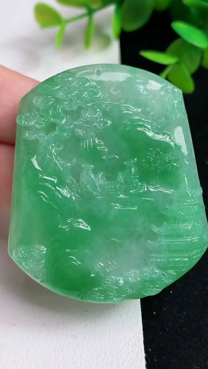 天然A货翡翠山水牌吊坠，尺寸53.3-45-5.4，重量:26.06g
5月15日