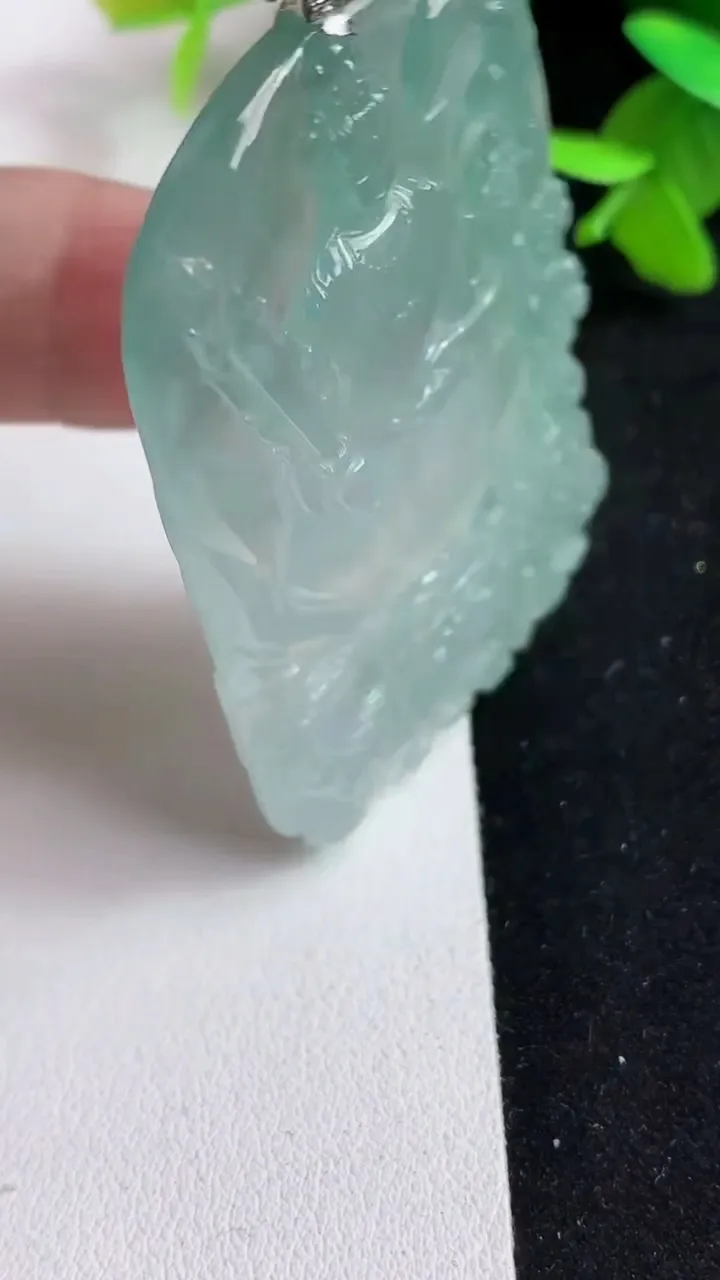 天然A货翡翠虚空藏观音菩萨吊坠，尺寸57.7-35.2-5，重量:26.74g
5月15日