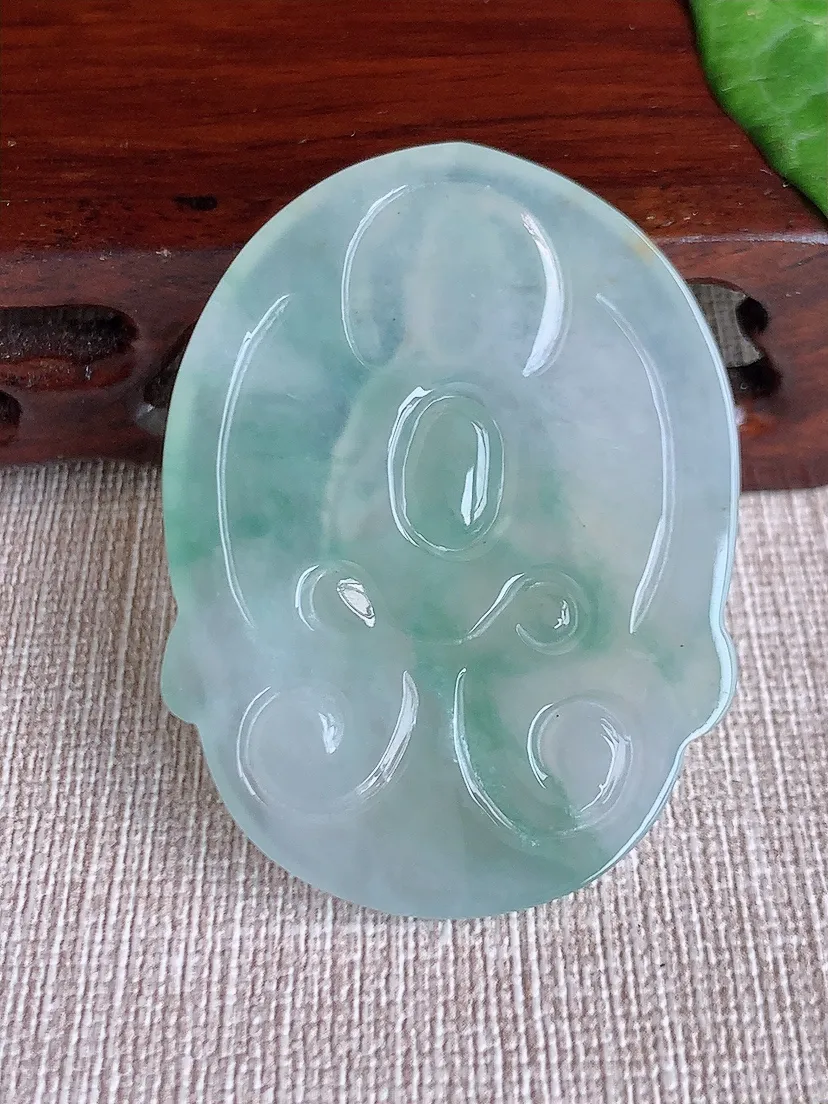 天然A货翡翠飘花观音吊坠尺寸50×36.7×4.6m量19.34g 0513