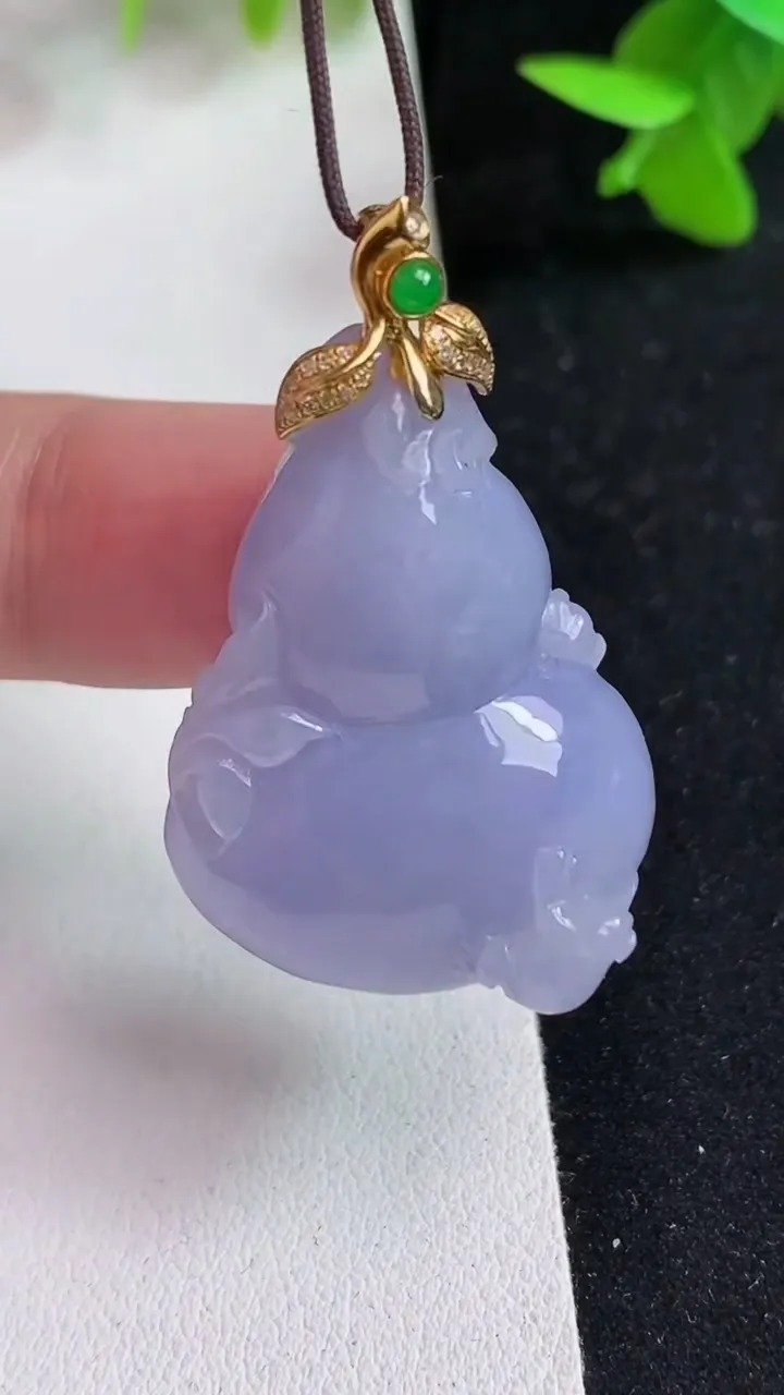 天然A货翡翠k金紫罗兰葫芦吊坠，尺寸32.4-24.2-11，重量:13.84g
5月15日
