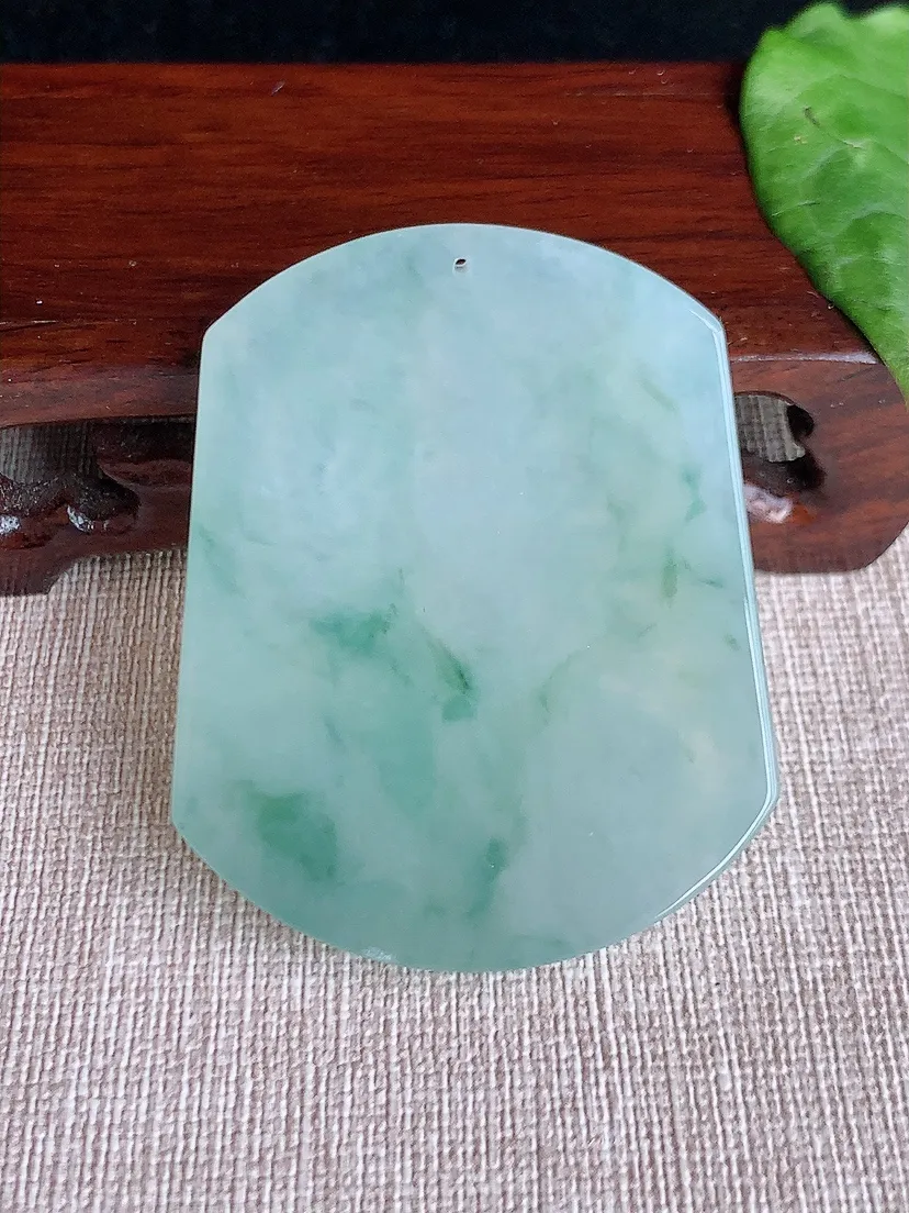 天然A货翡翠飘花一刀切千手观音吊坠尺寸54×43.4×6.3m量32.46g 0513