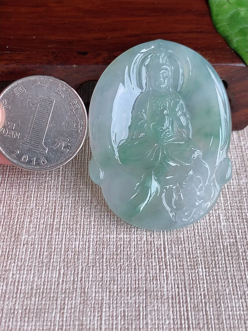 天然A货翡翠飘花观音吊坠尺寸50×36.7×4.6m量19.34g 0513