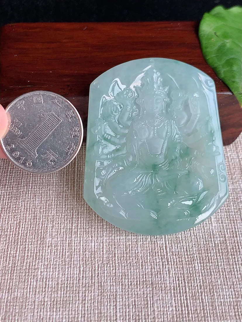 天然A货翡翠飘花一刀切千手观音吊坠尺寸54×43.4×6.3m量32.46g 0513