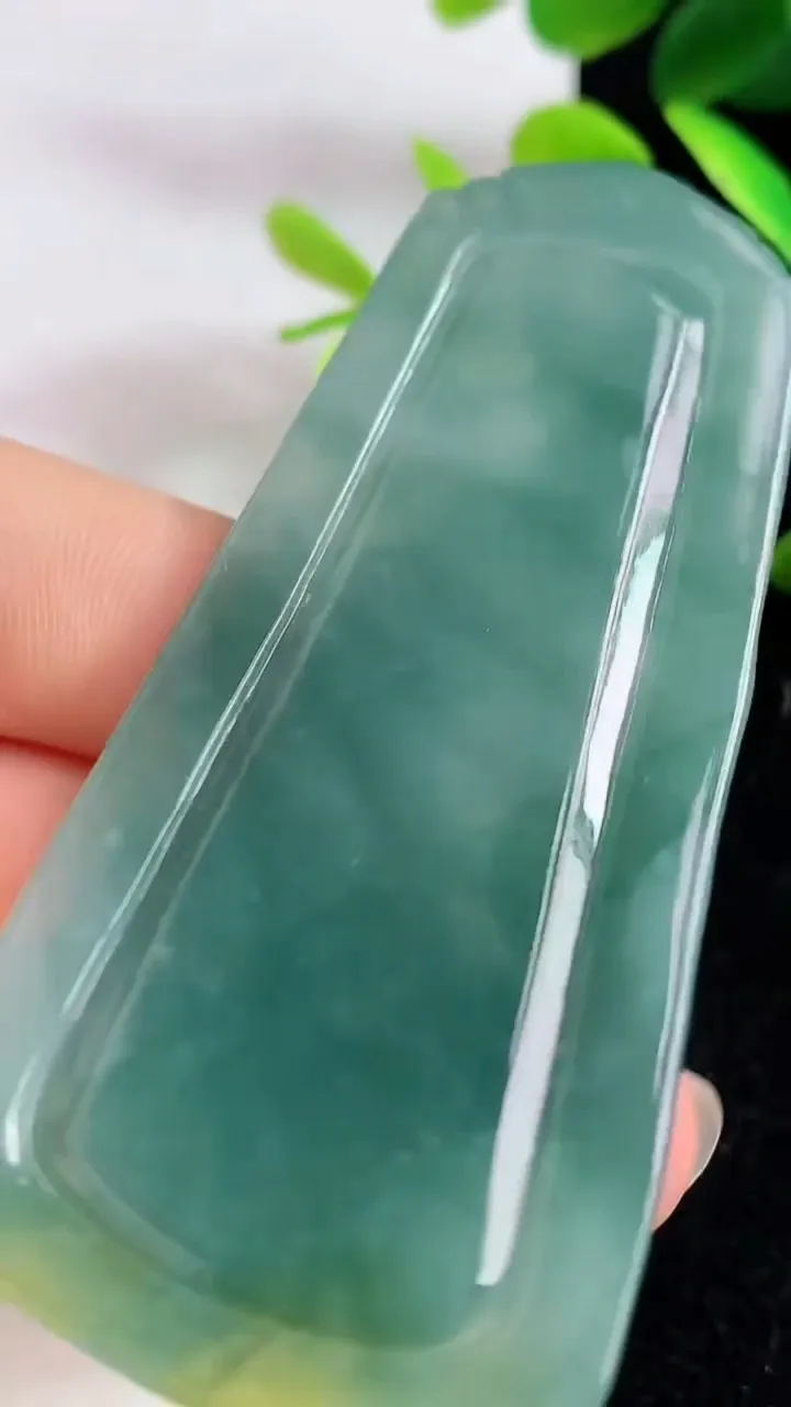 天然A货翡翠蓝水双彩大势至观音菩萨吊坠，尺寸73.5-37-8.1，重:32.33g
5月15日
