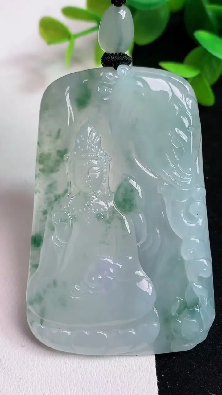 天然A货翡翠飘花普贤菩萨吊坠，尺寸64-42-6.2，重量:43.99g
5月15日