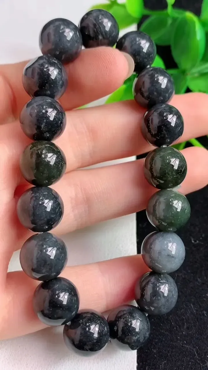 天然A货翡翠圆珠手串17颗，尺寸11.8，重:47.44g5月15日
工厂直销收藏佳品,种好水足，色