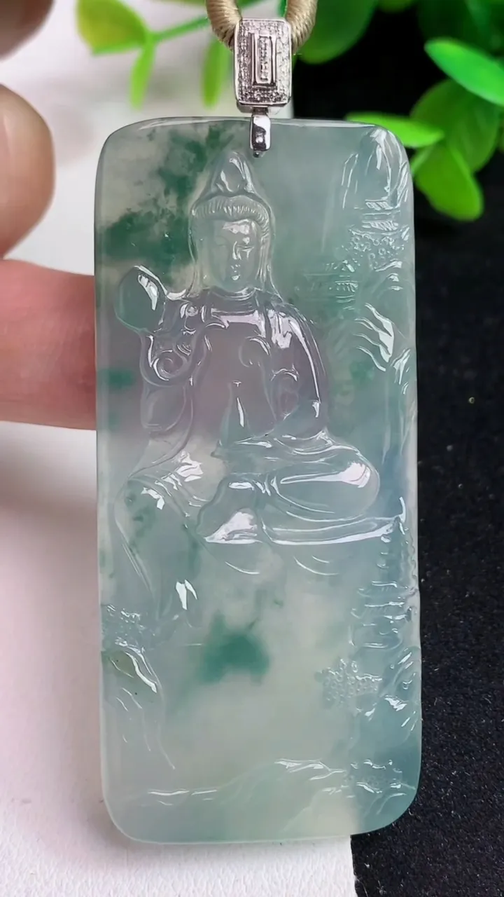 天然A货翡翠飘花山水大势至观音菩萨吊坠，尺寸65.3-30-5.2，重量:29.45g
5月15日