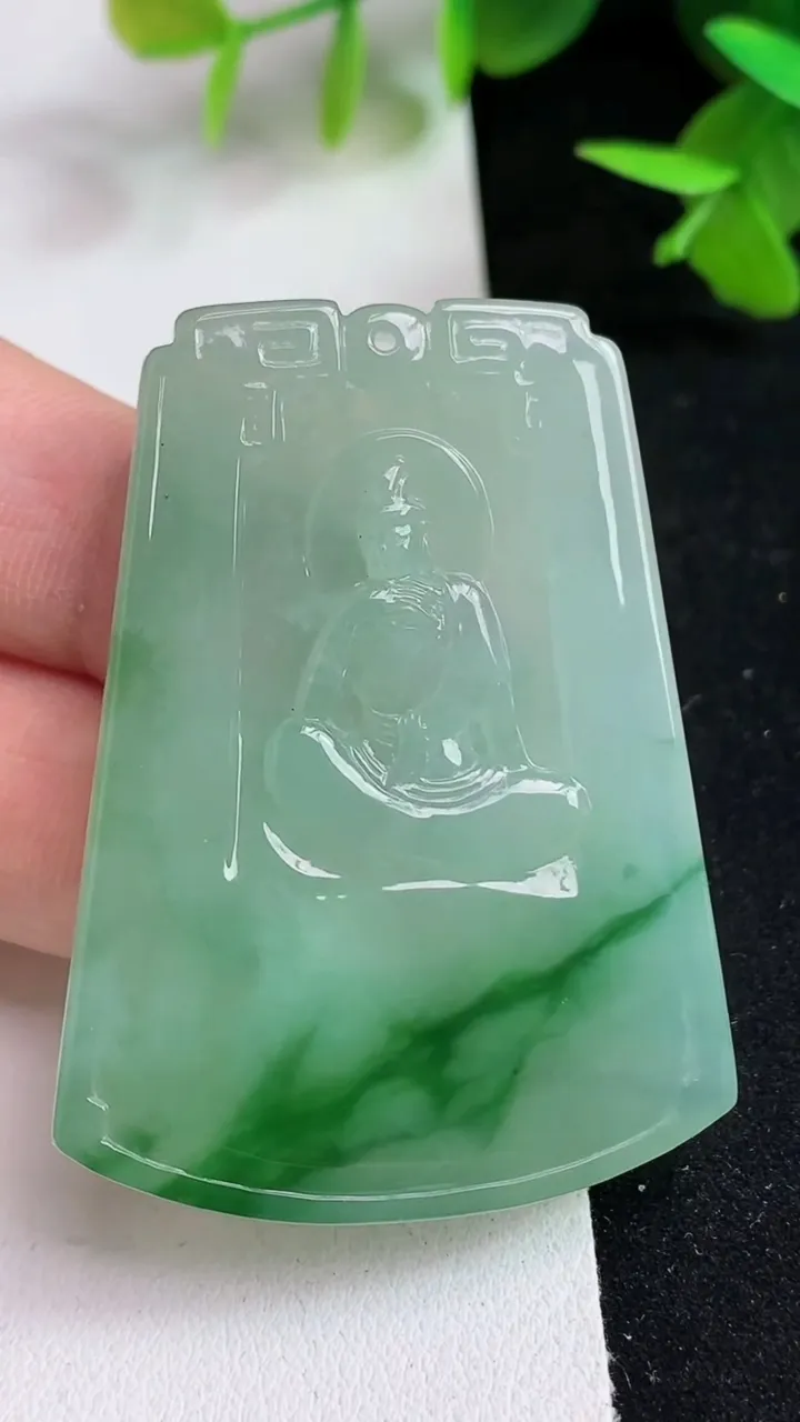 天然A货翡翠阿弥陀佛吊坠，尺寸50-36.6-5.4，重量:28.30g
5月15日