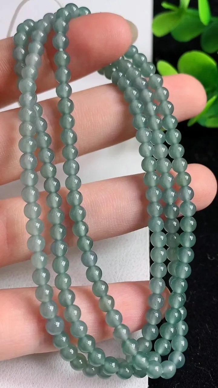 天然A货翡翠蓝水小米珠项链166颗，尺寸4，重:18.58g
5月15日