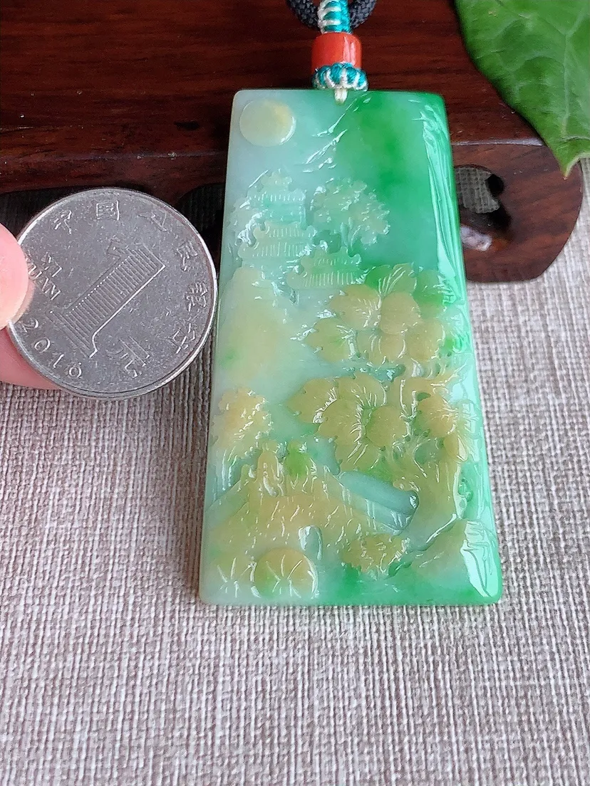 天然A货翡翠冰润黄加绿双彩意境山水牌吊坠 尺寸61.7×33.2×5.7m量34.37g 0513