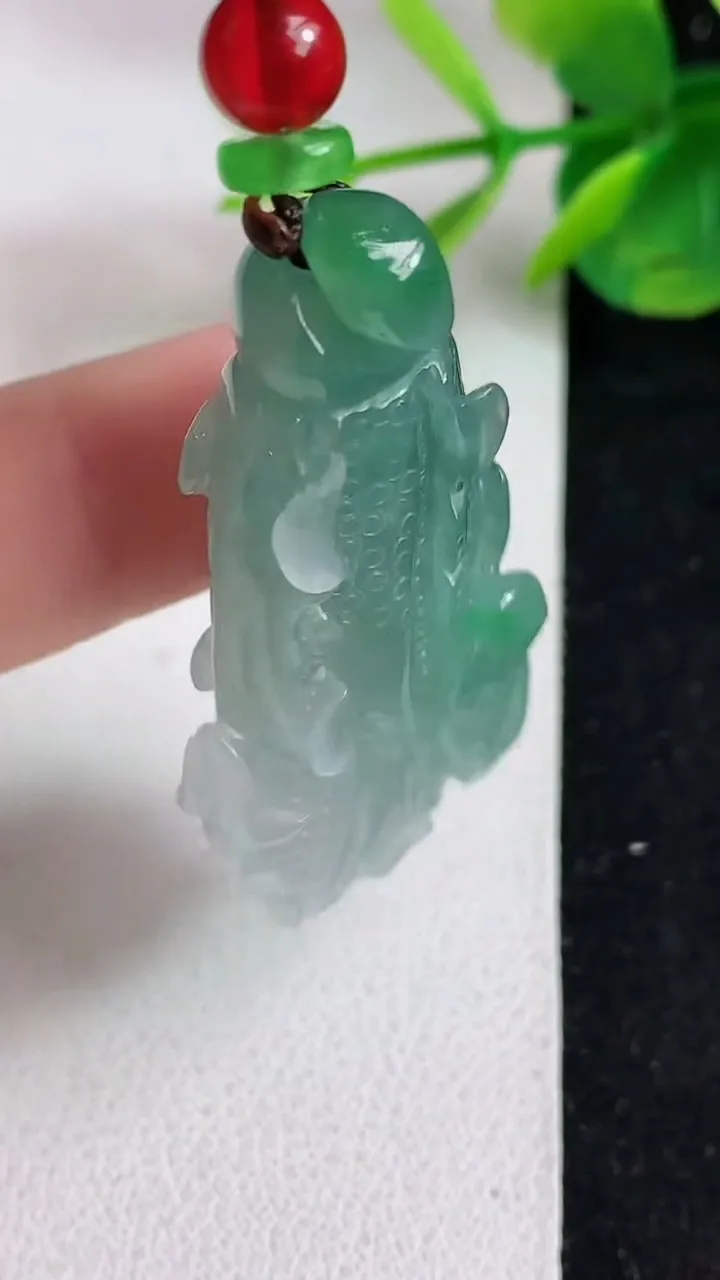 天然A货翡翠白菜吊坠，尺寸45.8-23.8-8.8，重:14.57g
5月15日