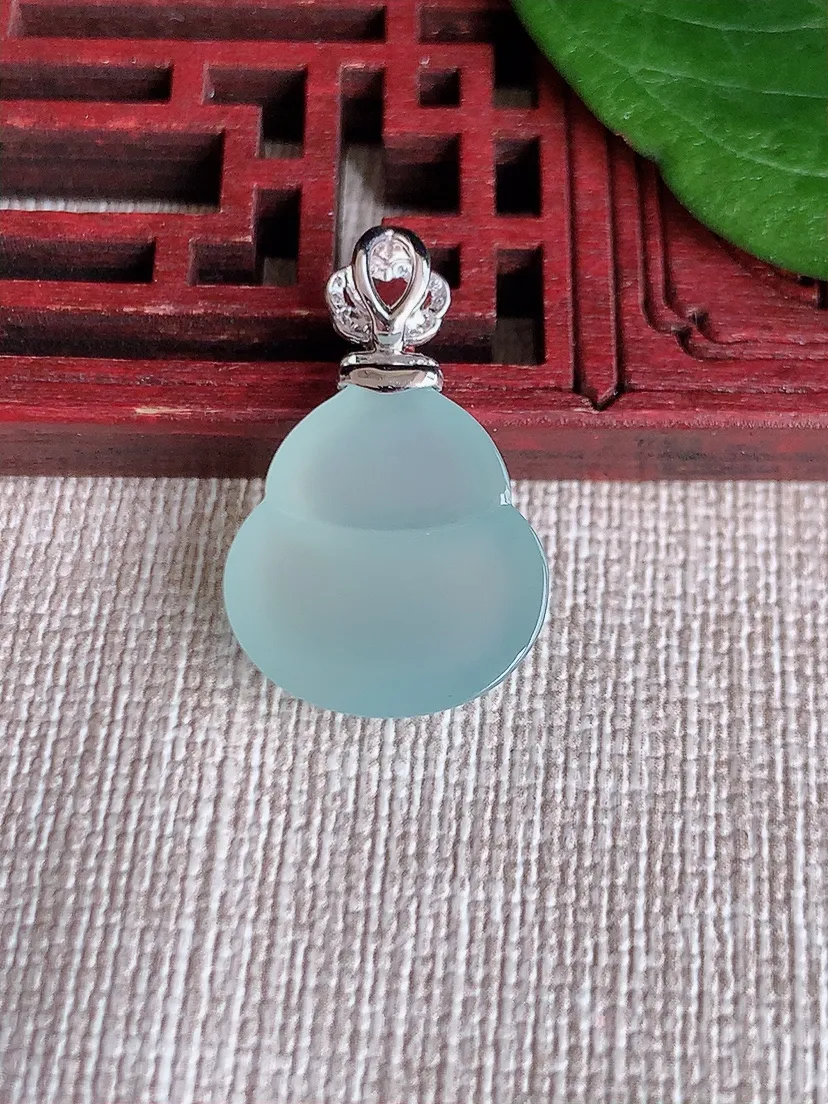 天然A货翡翠18K金伴葫芦吊坠尺寸22.5×17.5×15.8×5.8m量3.43g 0513