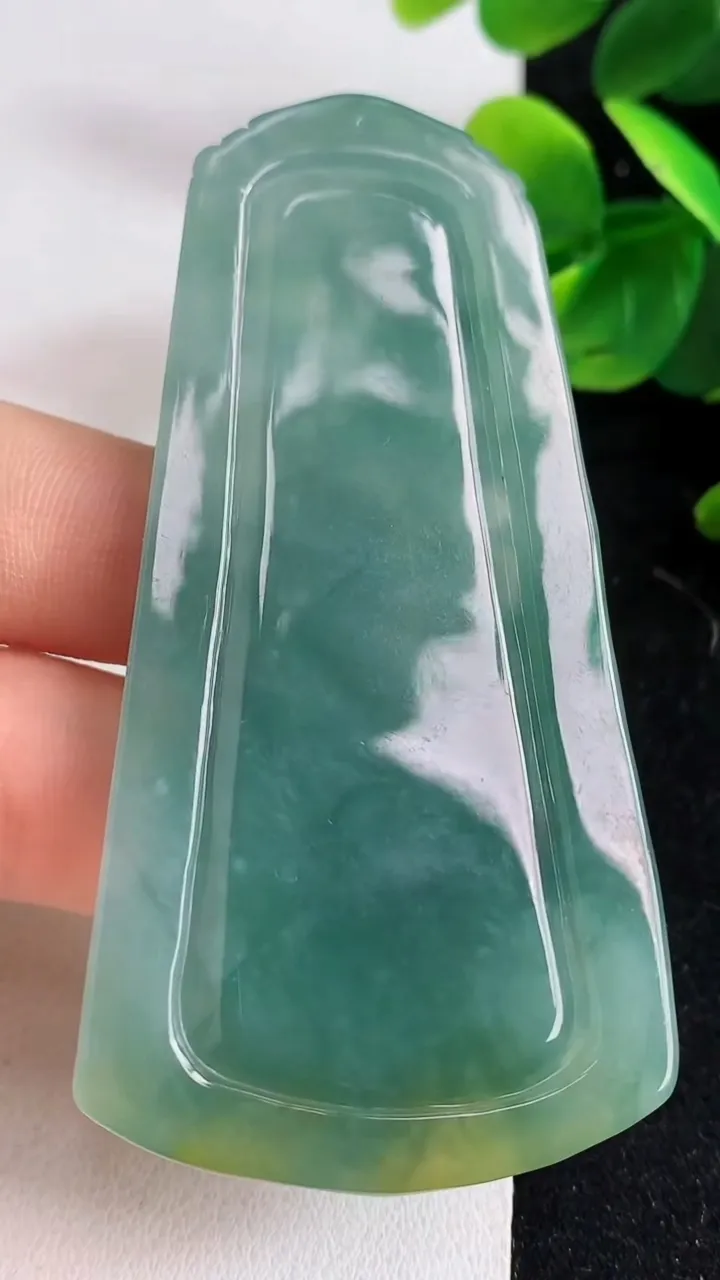 天然A货翡翠蓝水双彩大势至观音菩萨吊坠，尺寸73.5-37-8.1，重:32.33g
5月15日