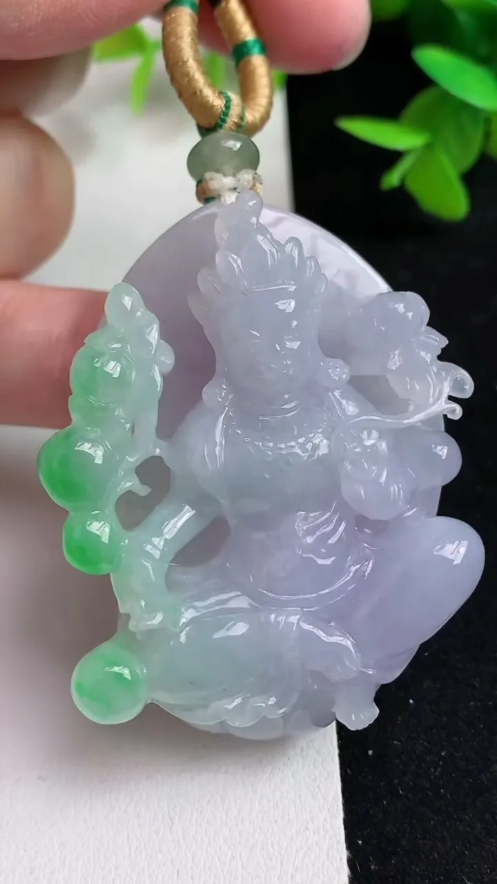 天然A货翡翠春带彩 紫罗兰大势至观音菩萨吊坠，尺寸51.8-38-12.5，重量:52.74g
5月15日