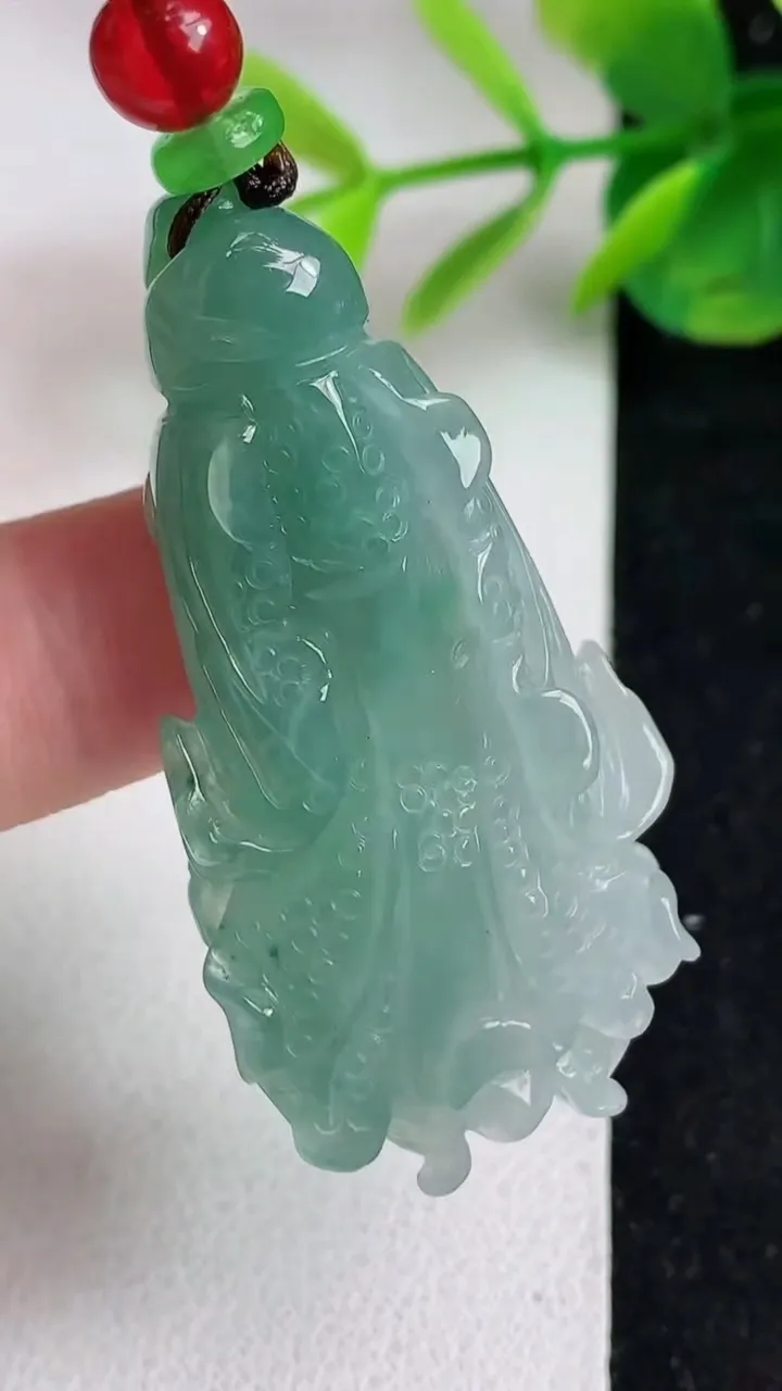 天然A货翡翠白菜吊坠，尺寸45.8-23.8-8.8，重:14.57g
5月15日