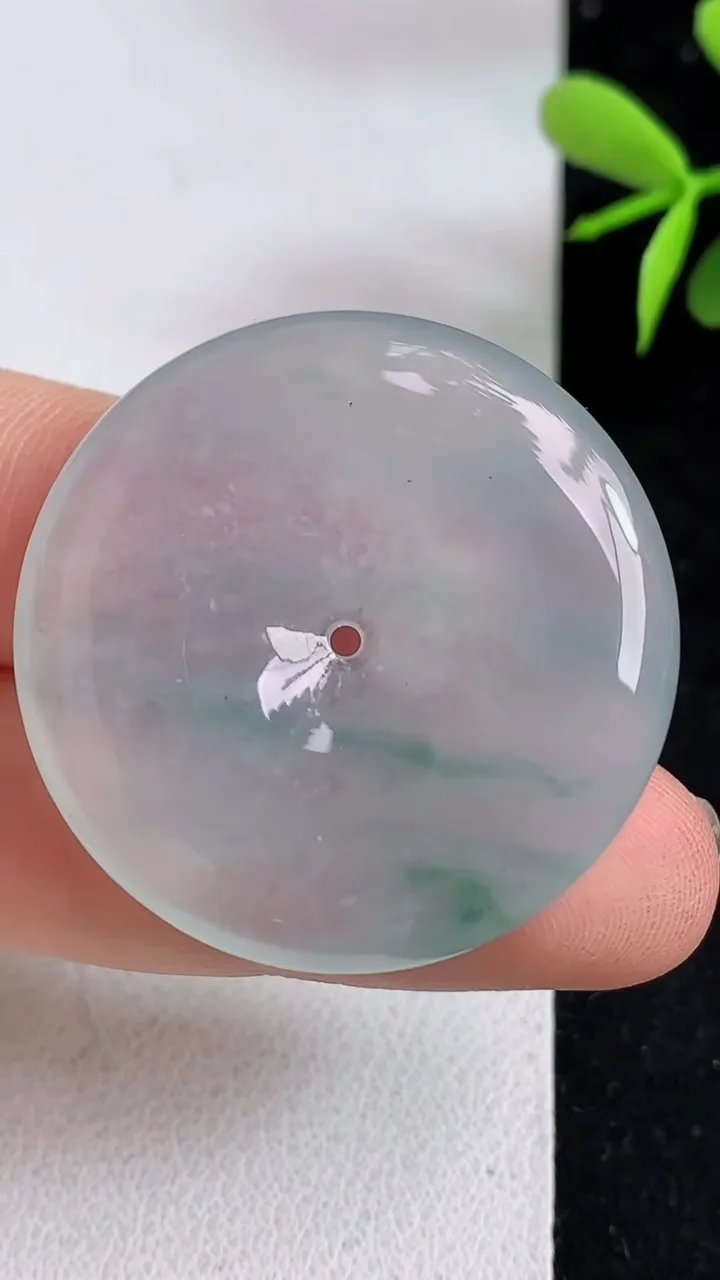 天然A货翡翠飘花平安扣吊坠，尺寸33-5.7，重:13.32g
5月15日