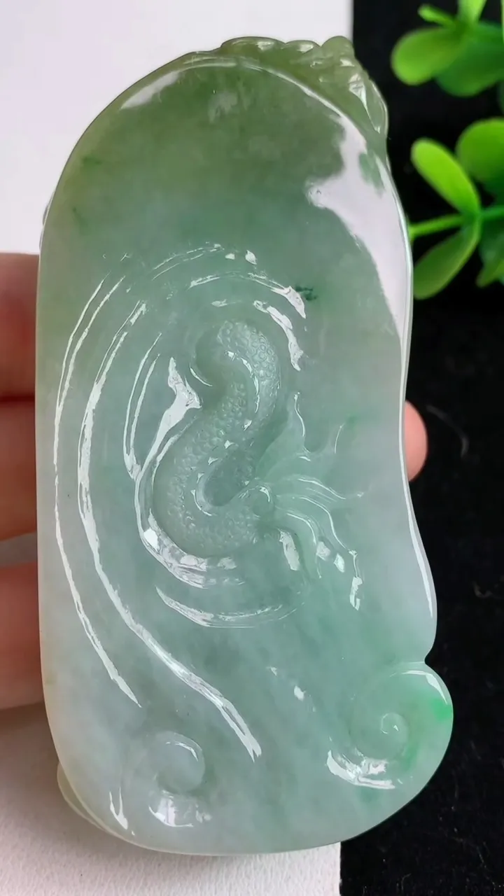 天然A货翡翠祥龙大势至观音菩萨吊坠，尺寸86-42-19，重:115.29g
5月15日