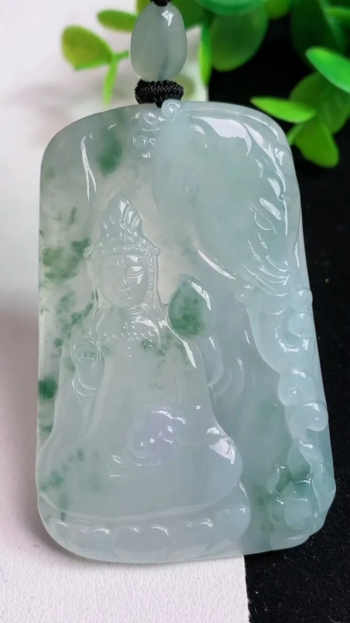 天然A货翡翠飘花普贤菩萨吊坠，尺寸64-42-6.2，重量:43.99g
5月15日