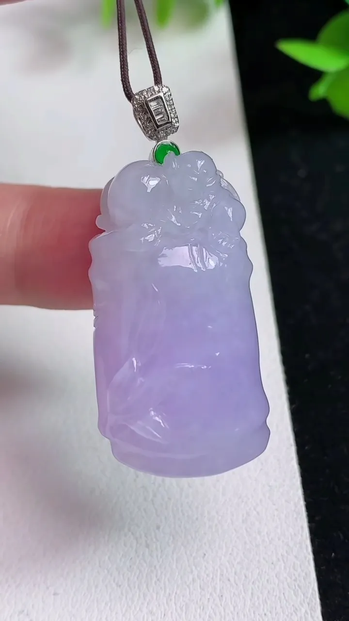 天然A货翡翠k金紫罗兰节节高升 竹节吊坠，尺寸34.6-18.7-12.4，重量:19.29g
5月
