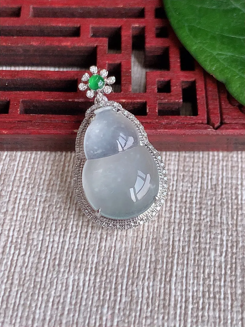 天然A货翡翠18K金伴白月光葫芦吊坠尺寸27.4×15×7.7裸石17.7×12m量2.86g 0513